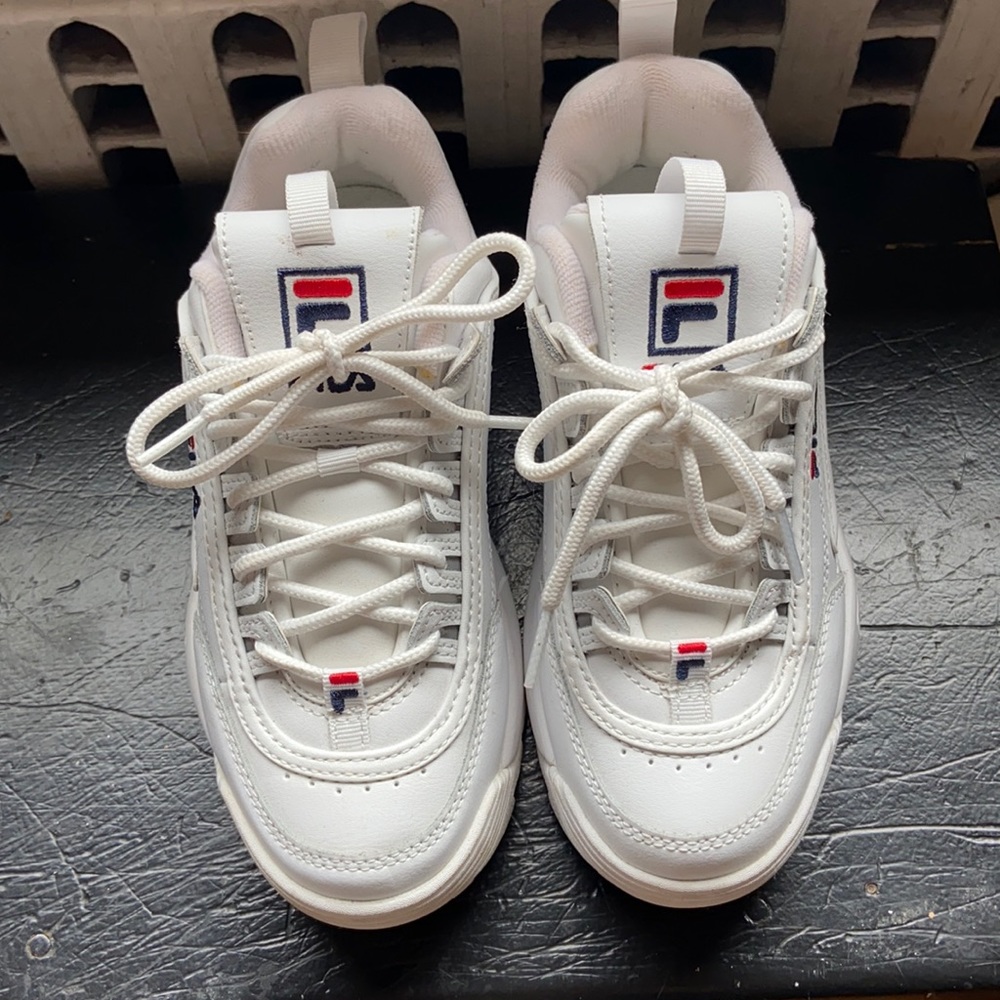 Women white Fila Disruptor II sneakers size 5